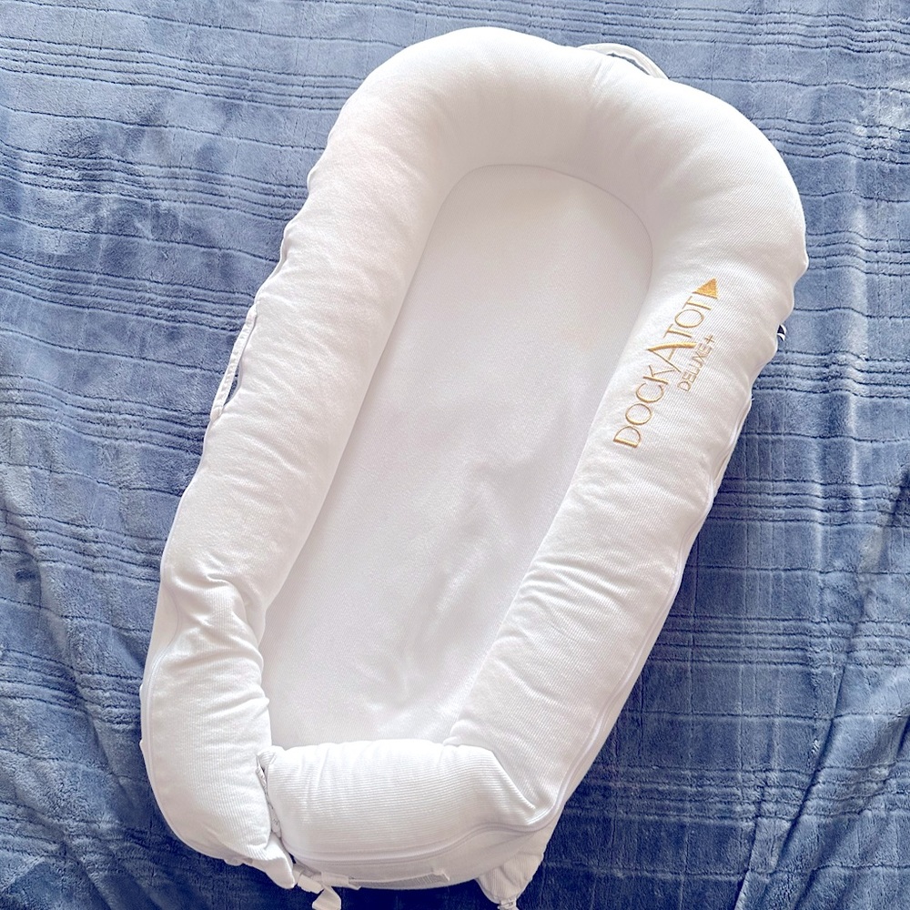 Deluxe+ Dockatot in Pristine White